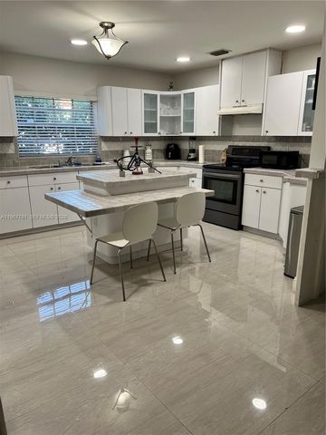 6284 SW 26th St, Miami, FL 33155