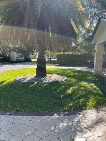 6284 SW 26th St, Miami, FL 33155