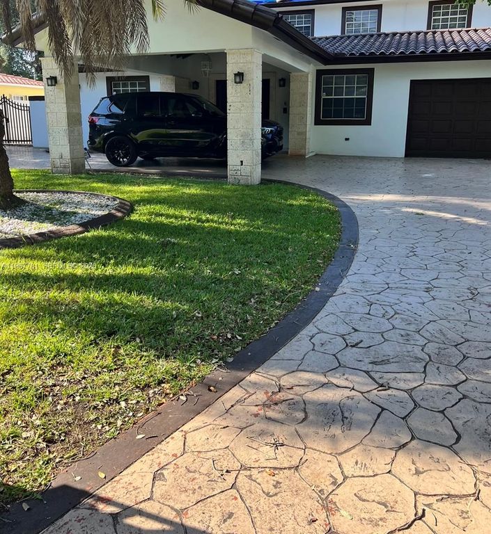 6284 SW 26th St, Miami, FL 33155