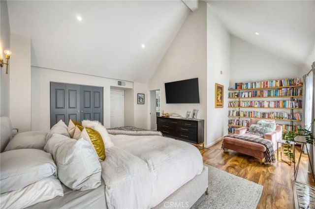 4374 Ventura Canyon 6, Sherman Oaks, CA 91423