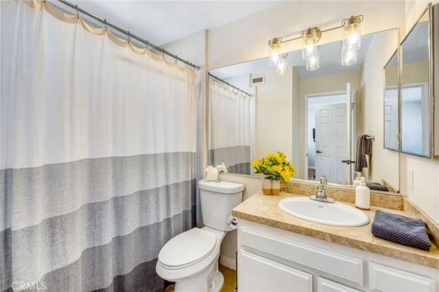 4374 Ventura Canyon 6, Sherman Oaks, CA 91423