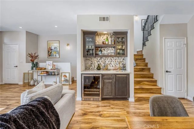 4374 Ventura Canyon 6, Sherman Oaks, CA 91423