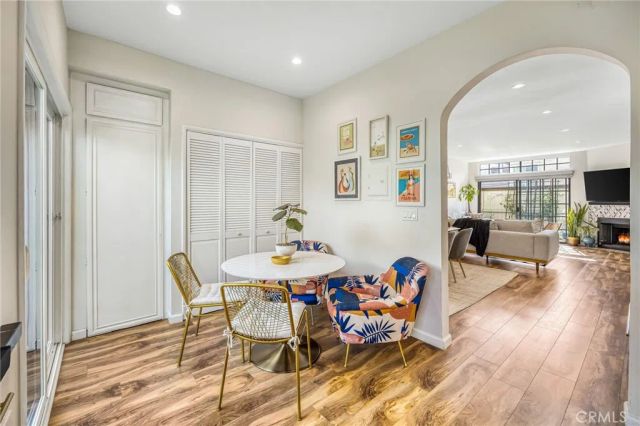 4374 Ventura Canyon 6, Sherman Oaks, CA 91423