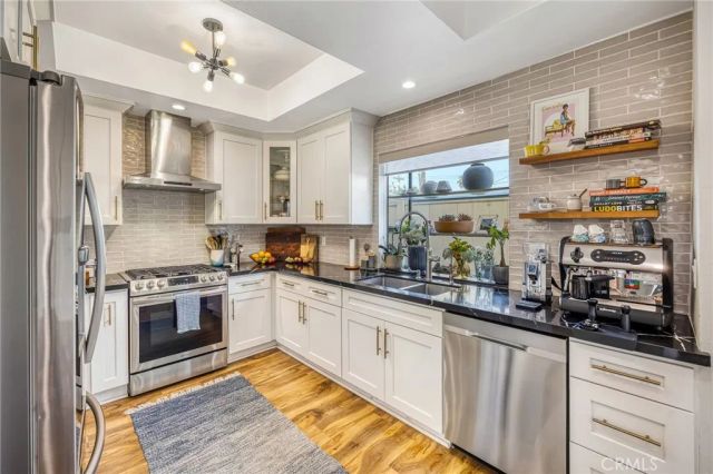 4374 Ventura Canyon 6, Sherman Oaks, CA 91423