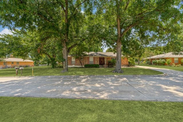 328 E Pleasant Run Road, Desoto, TX 75115