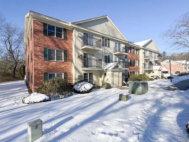 8 Saint James Pl Apt 803, Nashua, NH 03062