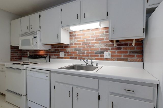 8 Saint James Pl Apt 803, Nashua, NH 03062