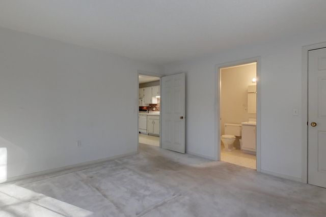 8 Saint James Pl Apt 803, Nashua, NH 03062