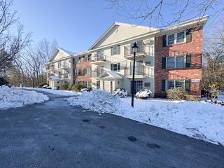 8 Saint James Pl Apt 803, Nashua, NH 03062