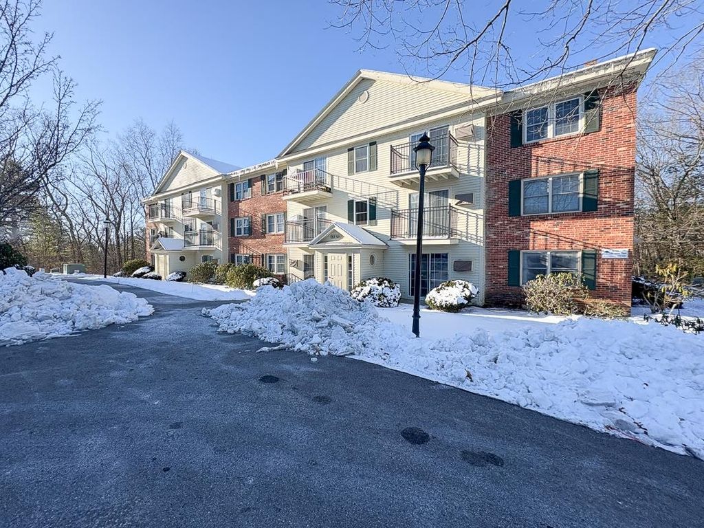 8 Saint James Pl Apt 803, Nashua, NH 03062