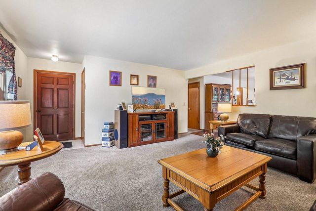 1425 Erin LANE, Waukesha, WI 53188