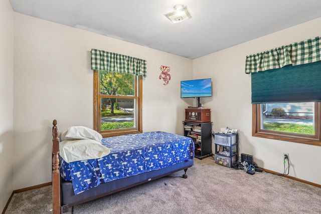 1425 Erin LANE, Waukesha, WI 53188