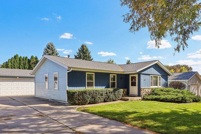 1425 Erin LANE, Waukesha, WI 53188