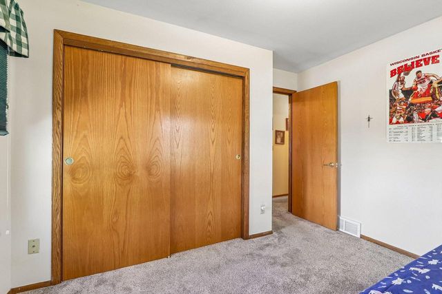 1425 Erin LANE, Waukesha, WI 53188