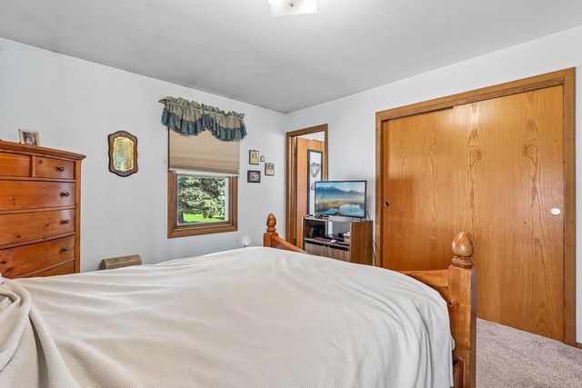 1425 Erin LANE, Waukesha, WI 53188