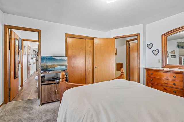 1425 Erin LANE, Waukesha, WI 53188