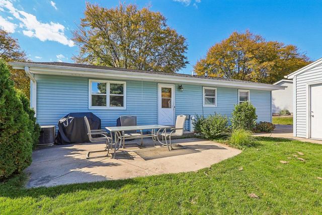 1425 Erin LANE, Waukesha, WI 53188