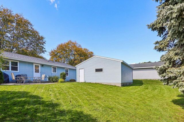 1425 Erin LANE, Waukesha, WI 53188