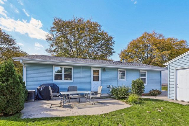 1425 Erin LANE, Waukesha, WI 53188