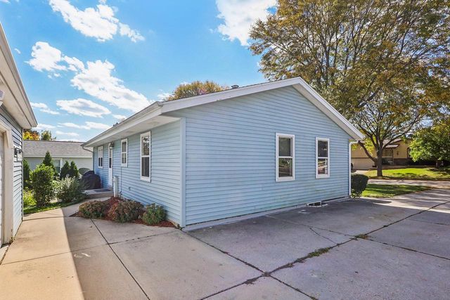 1425 Erin LANE, Waukesha, WI 53188