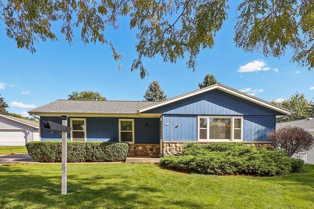 1425 Erin LANE, Waukesha, WI 53188