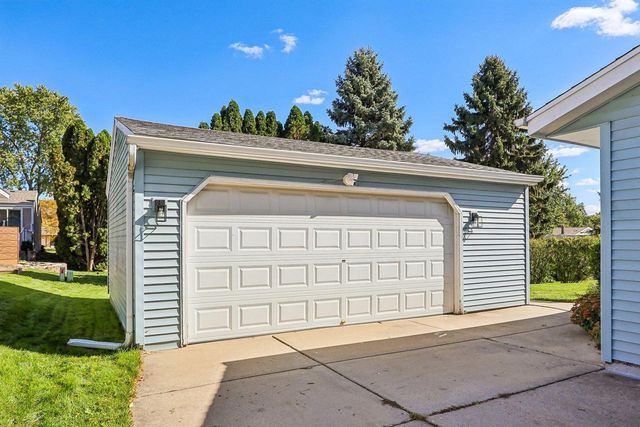 1425 Erin LANE, Waukesha, WI 53188