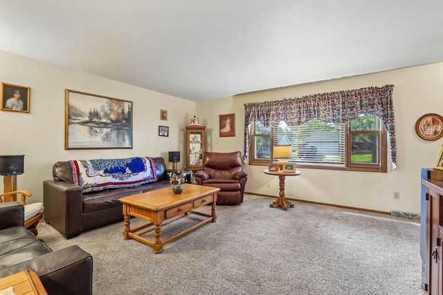 1425 Erin LANE, Waukesha, WI 53188