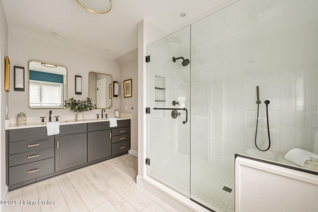 959 Thruston Dr, Louisville, KY 40217