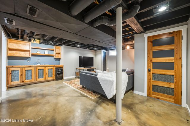 959 Thruston Dr, Louisville, KY 40217