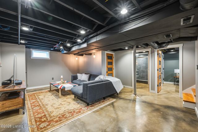 959 Thruston Dr, Louisville, KY 40217