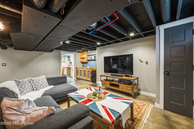 959 Thruston Dr, Louisville, KY 40217