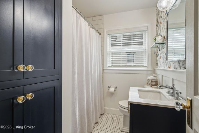 959 Thruston Dr, Louisville, KY 40217