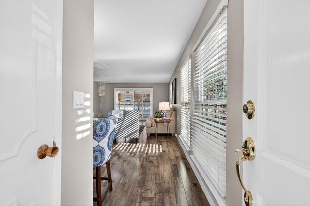 1910 Mount Vernon Court 10, Mountain View, CA 94040