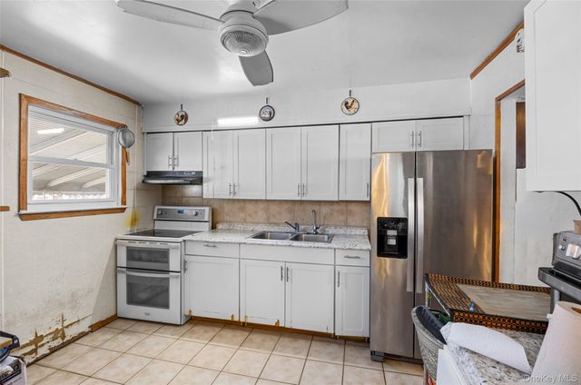 239 Washington Avenue, Amityville, NY 11701