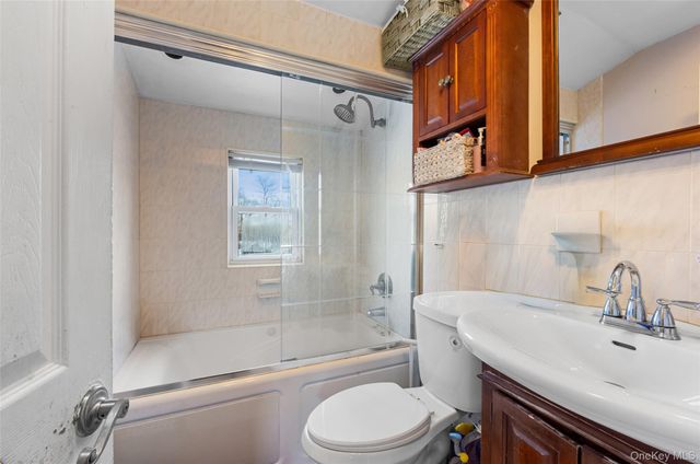 239 Washington Avenue, Amityville, NY 11701