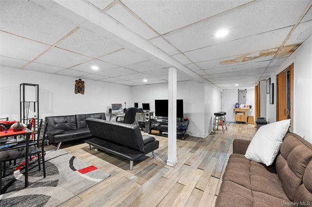 239 Washington Avenue, Amityville, NY 11701