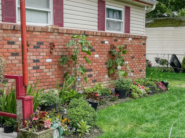 239 Washington Avenue, Amityville, NY 11701