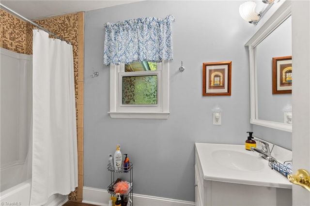2421 Sandy Court, Kernersville, NC 27284