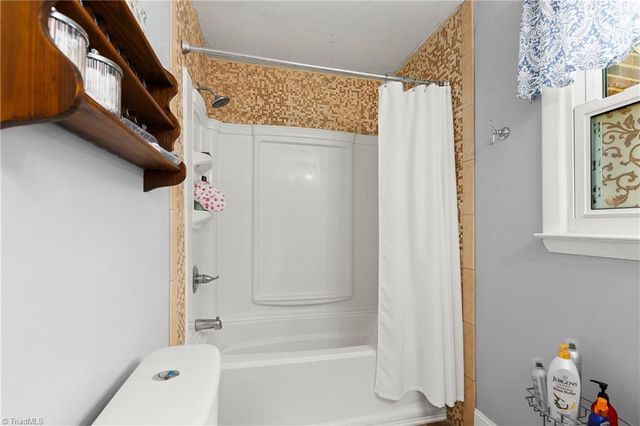 2421 Sandy Court, Kernersville, NC 27284
