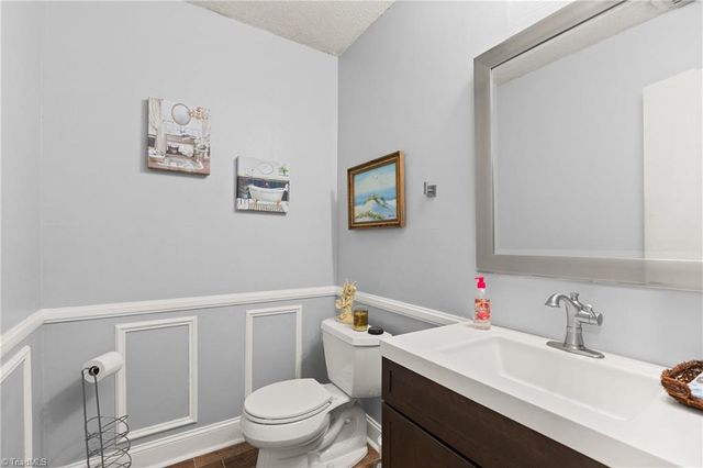 2421 Sandy Court, Kernersville, NC 27284