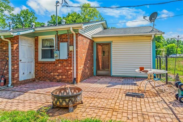 2421 Sandy Court, Kernersville, NC 27284