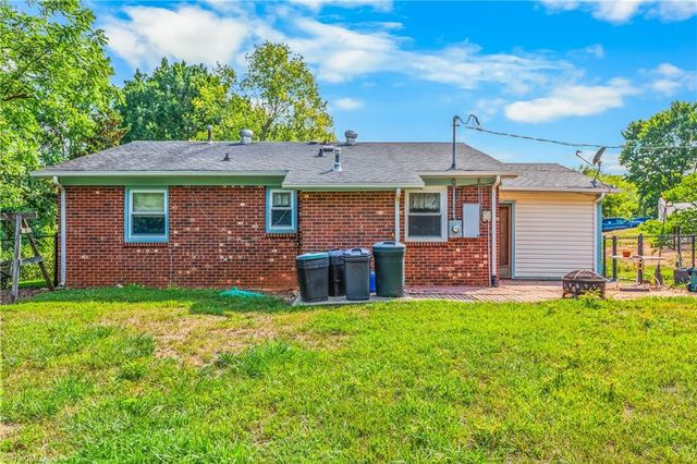 2421 Sandy Court, Kernersville, NC 27284