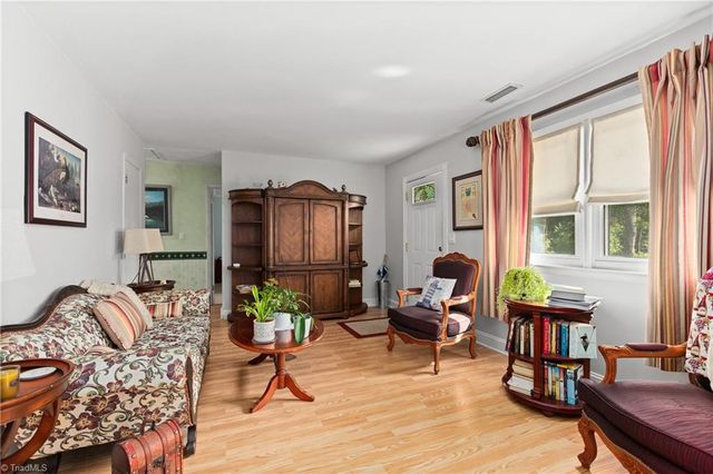2421 Sandy Court, Kernersville, NC 27284