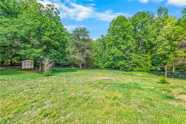 2421 Sandy Court, Kernersville, NC 27284
