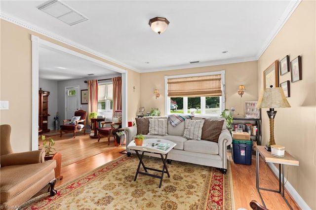 2421 Sandy Court, Kernersville, NC 27284
