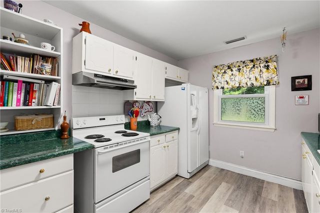 2421 Sandy Court, Kernersville, NC 27284