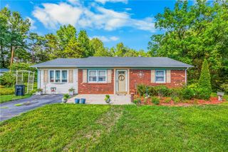 2421 Sandy Court, Kernersville, NC 27284