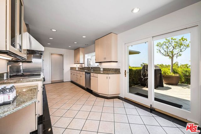 9656 Lawlen Way, Los Angeles, CA 90210