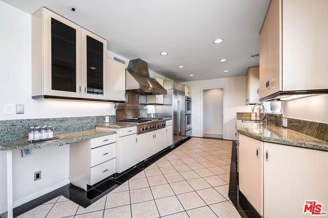 9656 Lawlen Way, Los Angeles, CA 90210