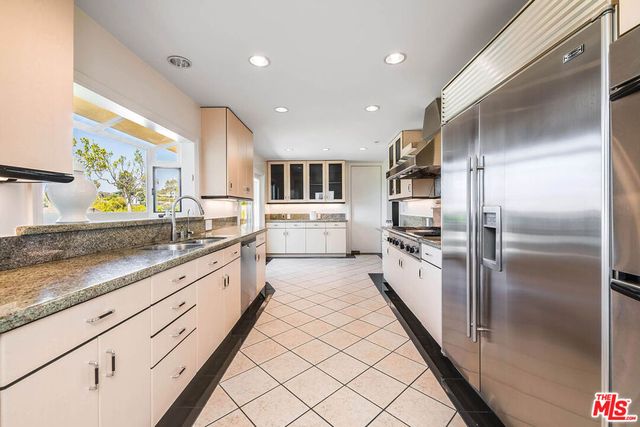 9656 Lawlen Way, Los Angeles, CA 90210
